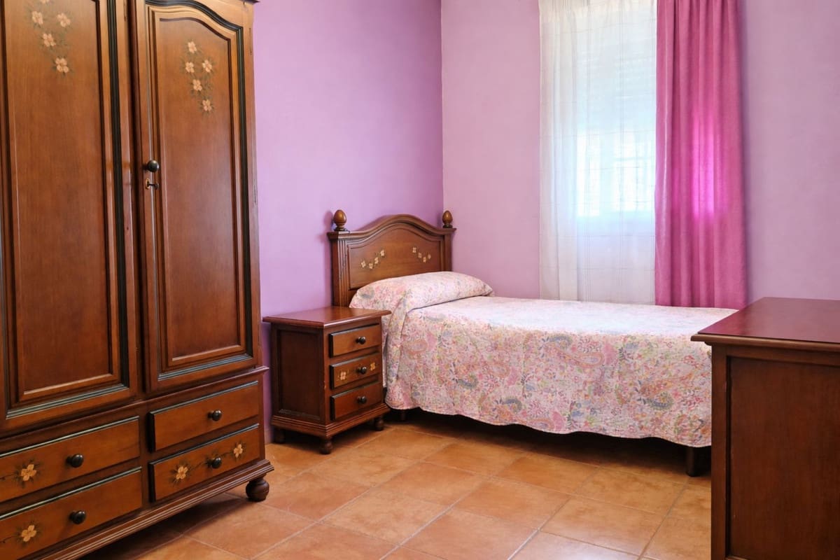 3 soveværelse Byhus til salg i San Roque med garage - € 270.000 (Ref: 9700040)