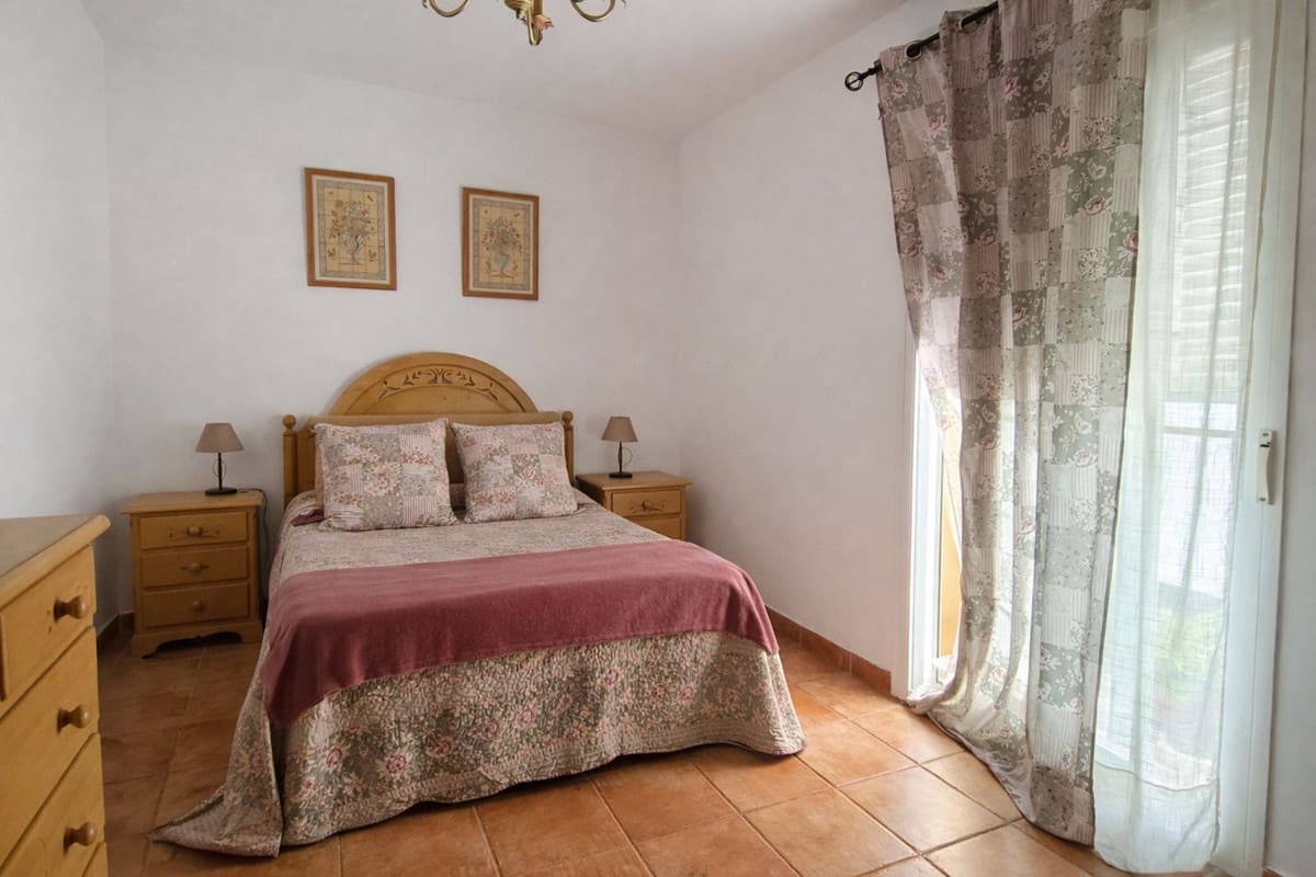 3 soveværelse Byhus til salg i San Roque med garage - € 270.000 (Ref: 9700040)