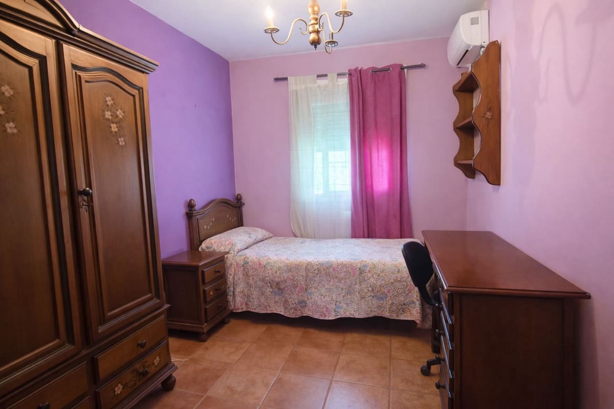 3 soveværelse Byhus til salg i San Roque med garage - € 270.000 (Ref: 9700040)