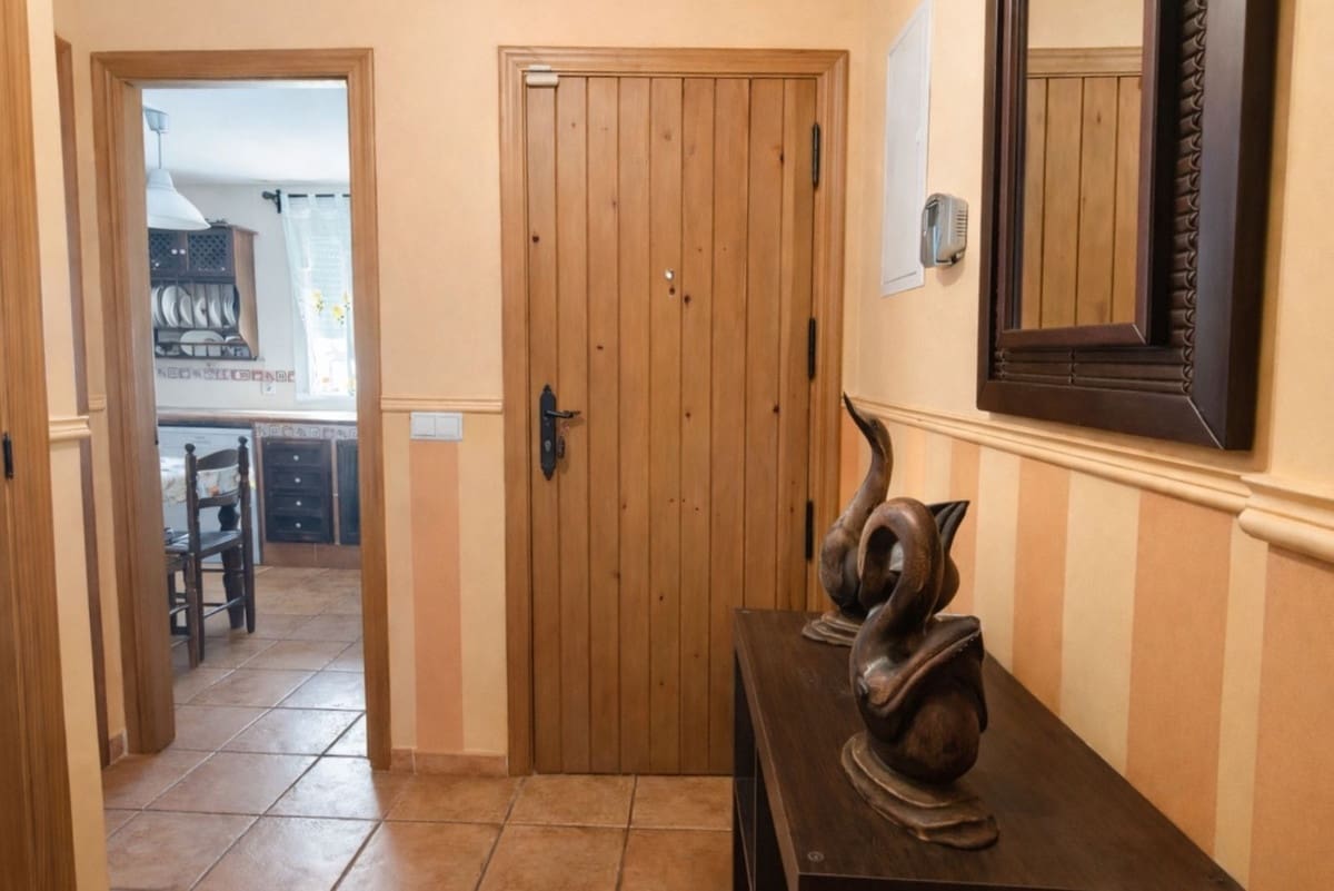 3 soveværelse Byhus til salg i San Roque med garage - € 270.000 (Ref: 9700040)