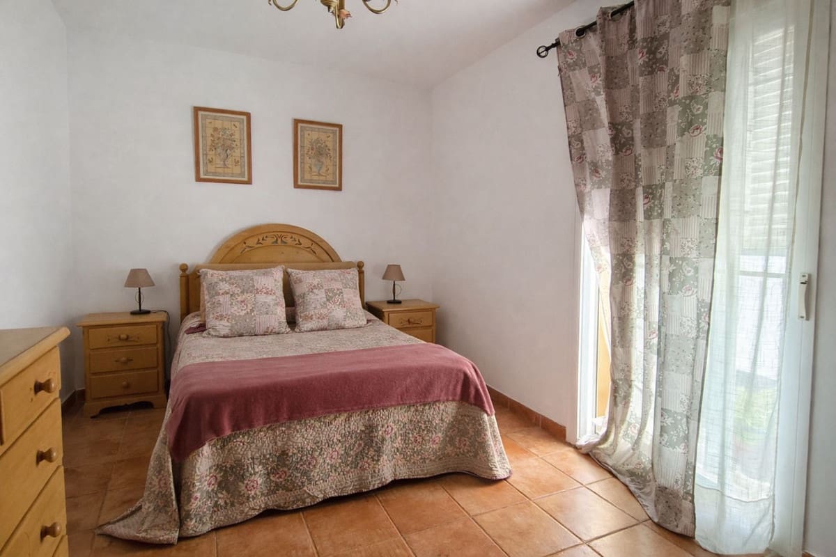 3 bedroom Townhouse for sale in San Roque with garage - € 270,000 (Ref: 9700040)