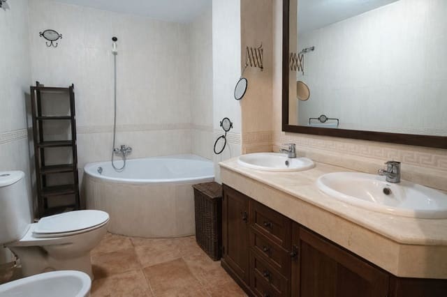 3 quarto Casa em Banda para venda em San Roque Pueblo, San Roque com garagem - 270 000 € (Ref: 9700040)