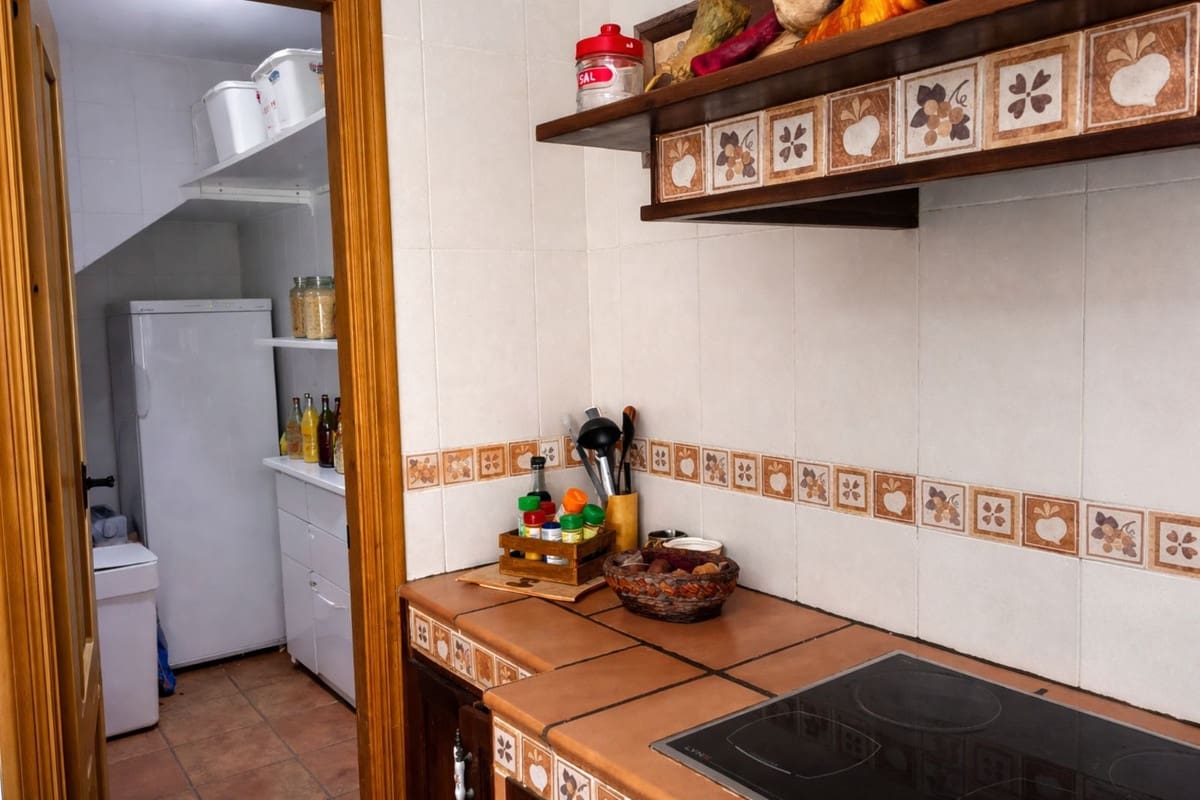 3 bedroom Townhouse for sale in San Roque with garage - € 270,000 (Ref: 9700040)