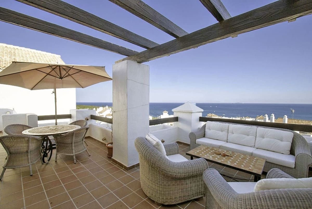 2 Zimmer Penthouse zu verkaufen in La Alcaidesa mit Pool Garage - 499.000 € (Ref: 9700135)
