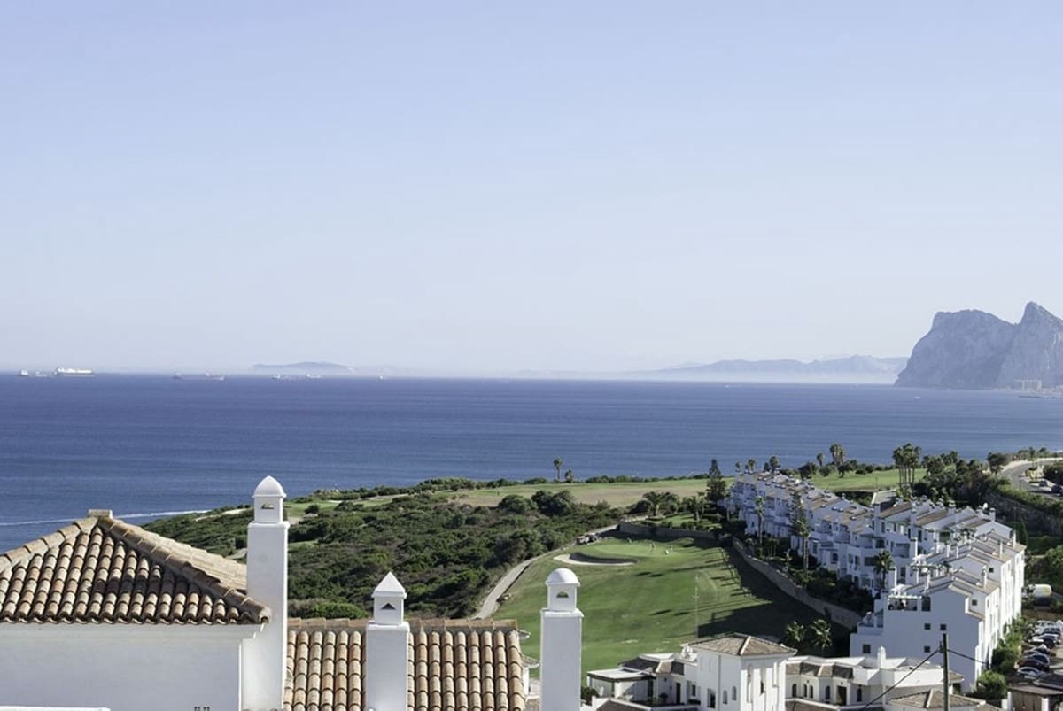 2 Zimmer Penthouse zu verkaufen in La Alcaidesa mit Pool Garage - 499.000 € (Ref: 9700135)