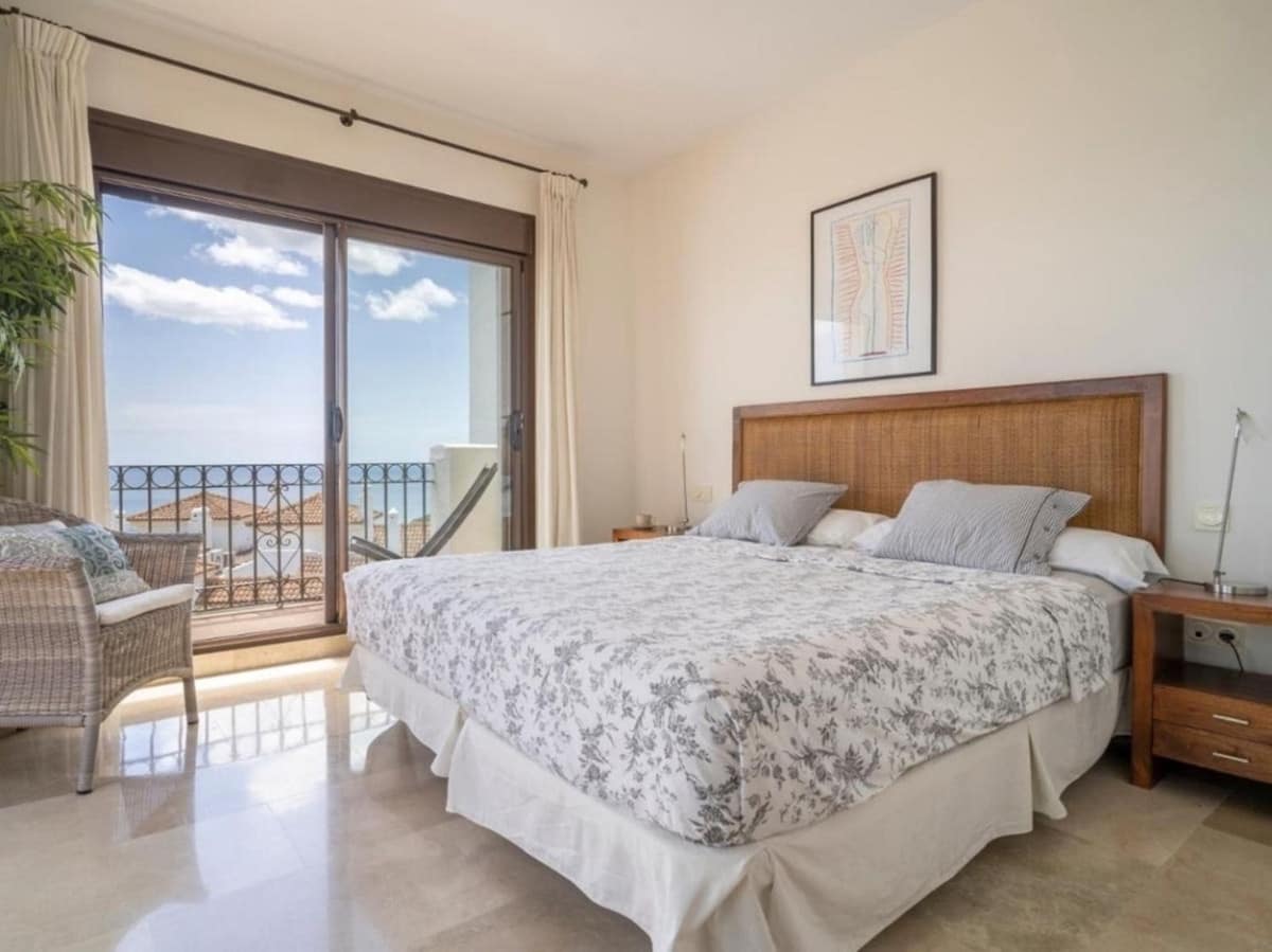 2 Zimmer Penthouse zu verkaufen in La Alcaidesa mit Pool Garage - 499.000 € (Ref: 9700135)