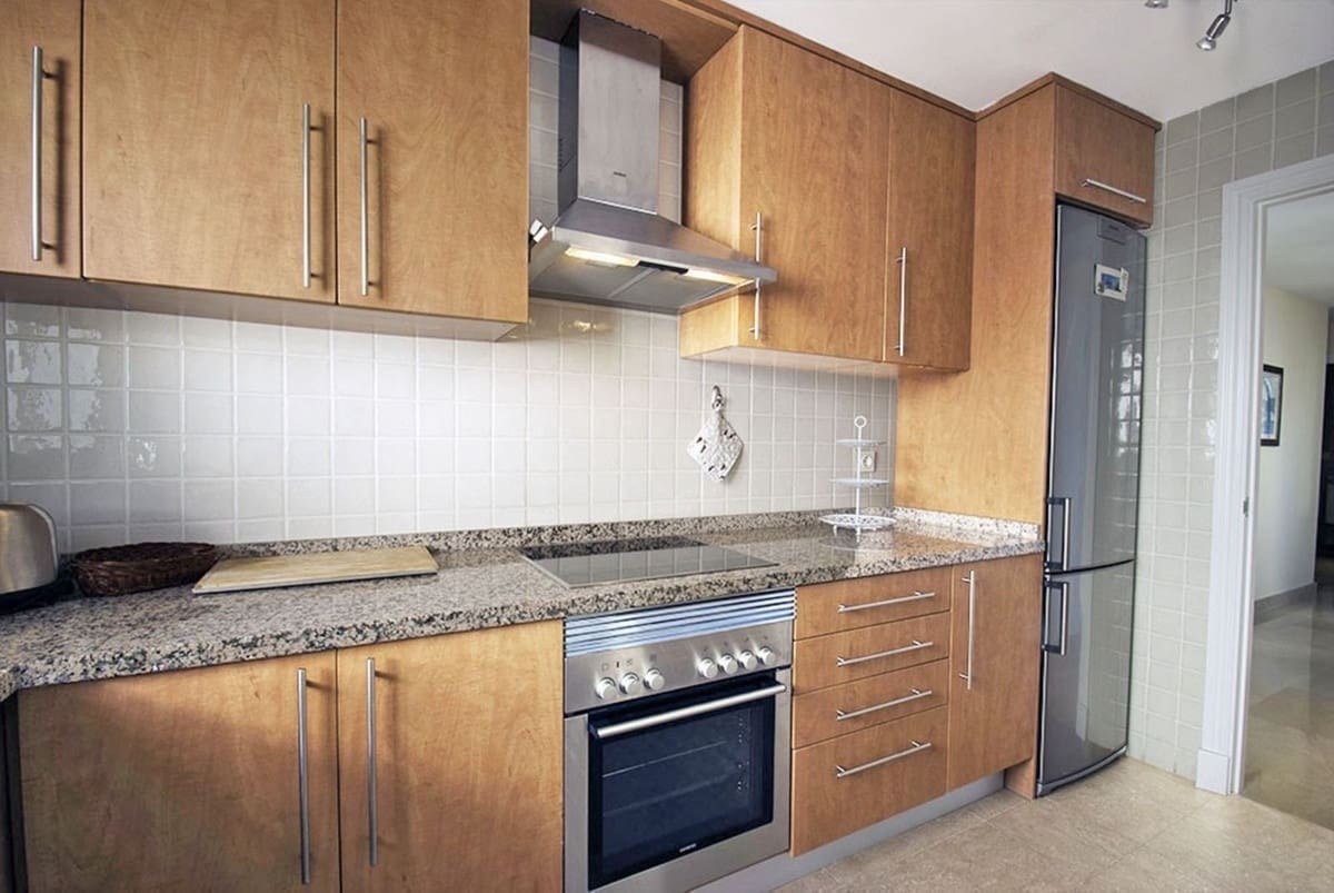 2 Zimmer Penthouse zu verkaufen in La Alcaidesa mit Pool Garage - 499.000 € (Ref: 9700135)