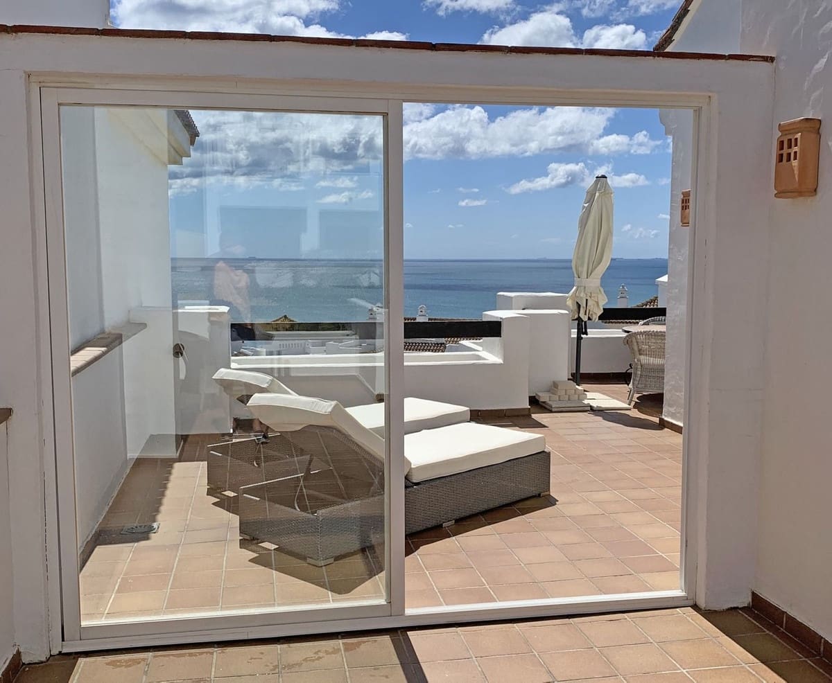 2 Zimmer Penthouse zu verkaufen in La Alcaidesa mit Pool Garage - 499.000 € (Ref: 9700135)
