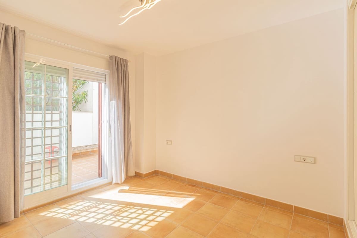 3 bedroom Apartment for sale in La Alcaidesa with pool garage - € 318,000 (Ref: 9726188)