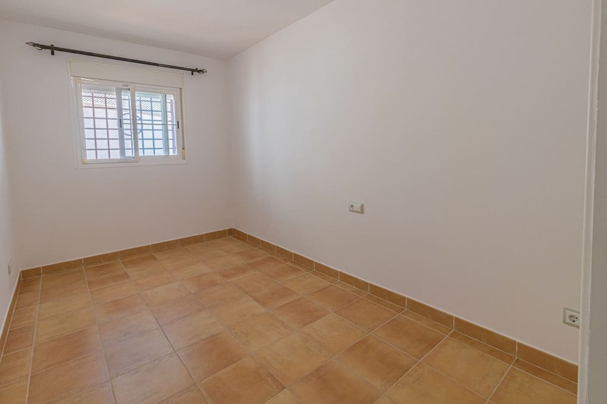 3 bedroom Apartment for sale in La Alcaidesa with pool garage - € 318,000 (Ref: 9726188)