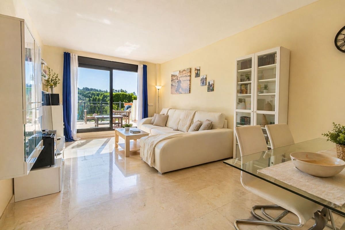 2 soverom Leilighet til salgs i La Alcaidesa med svømmebasseng garasje - € 254 000 (Ref: 9789910)