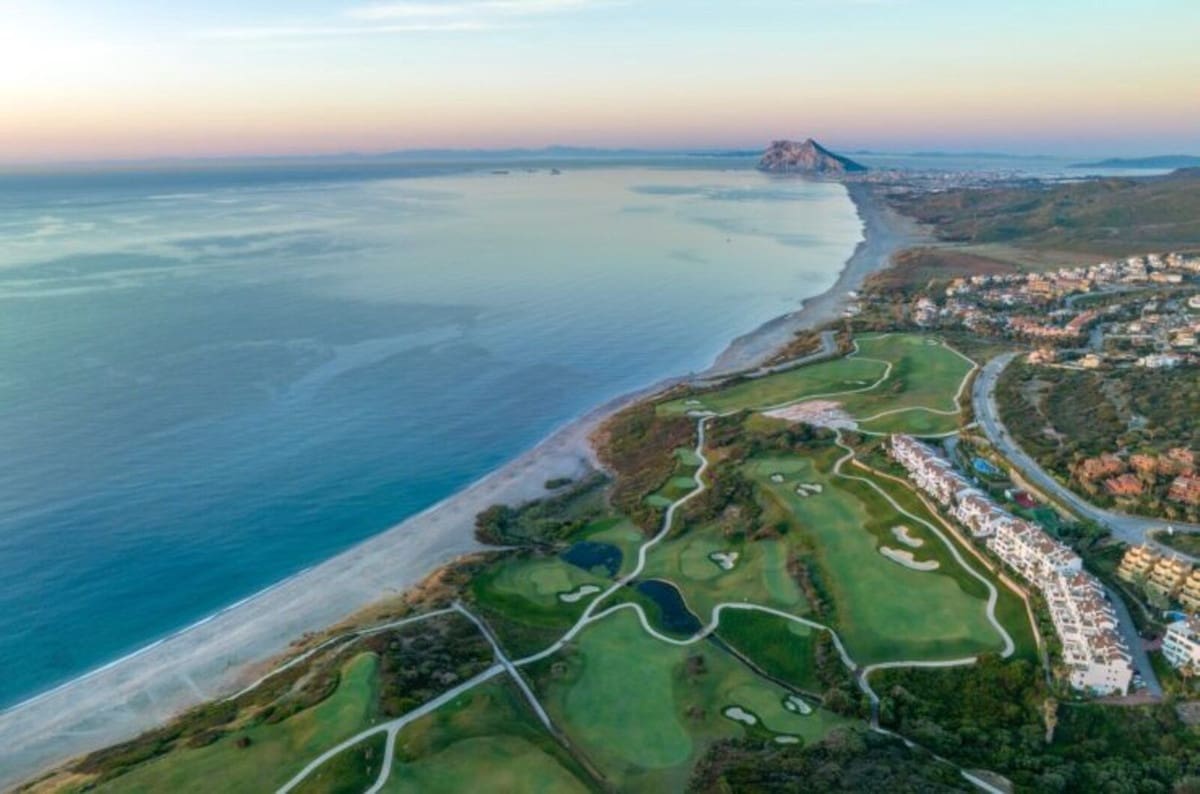 2 soverom Leilighet til salgs i La Alcaidesa med svømmebasseng garasje - € 254 000 (Ref: 9789910)