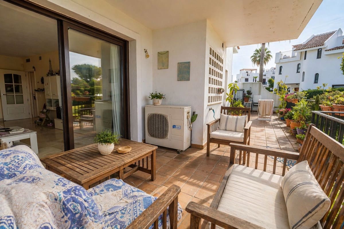 2 soverom Leilighet til salgs i La Alcaidesa med svømmebasseng garasje - € 254 000 (Ref: 9789910)