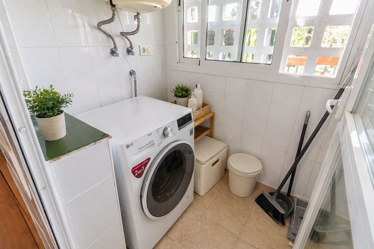 2 soverom Leilighet til salgs i La Alcaidesa med svømmebasseng garasje - € 254 000 (Ref: 9789910)