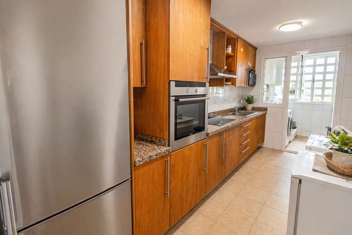 2 soverom Leilighet til salgs i La Alcaidesa med svømmebasseng garasje - € 254 000 (Ref: 9789910)