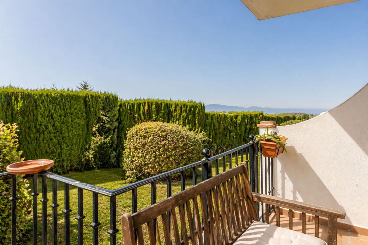 2 soverom Leilighet til salgs i La Alcaidesa med svømmebasseng garasje - € 254 000 (Ref: 9789910)