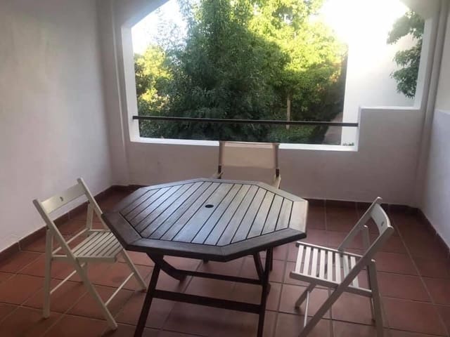 1 Zimmer Apartment zu vermieten in La Alcaidesa mit Pool Garage - 750 € (Ref: 9803784)