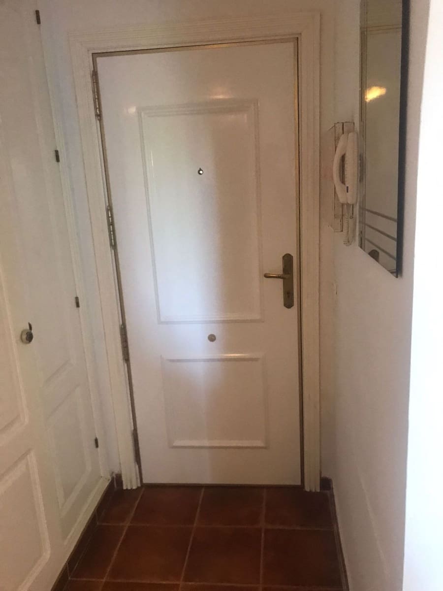 1 Zimmer Apartment zu vermieten in La Alcaidesa mit Pool Garage - 750 € (Ref: 9803784)