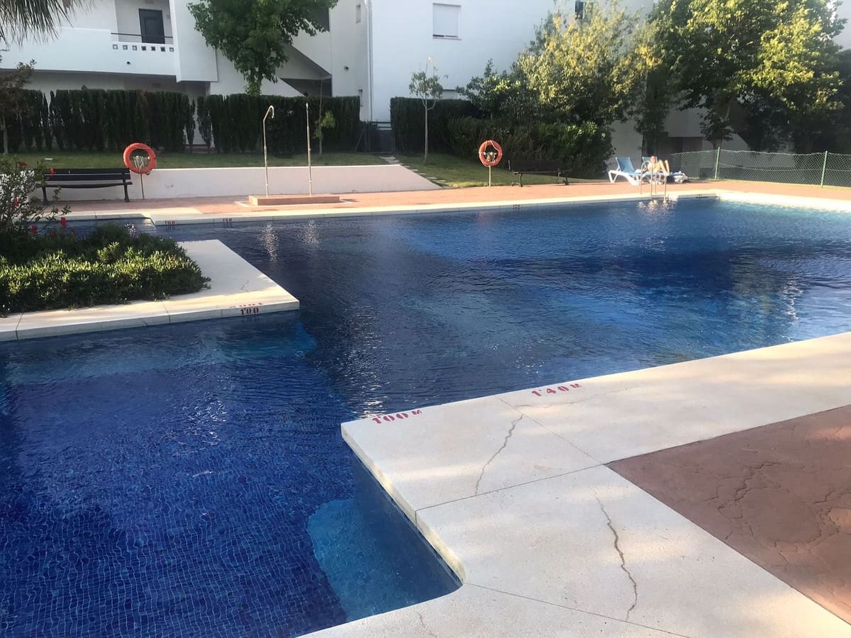 1 Zimmer Apartment zu vermieten in La Alcaidesa mit Pool Garage - 750 € (Ref: 9803784)