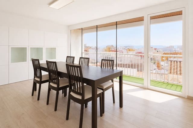 4 sovrum Takvåning till salu i Centro - San Felipe - Huerta Fava, La Línea de la Concepción - 375 000 € (Ref: 9862392)