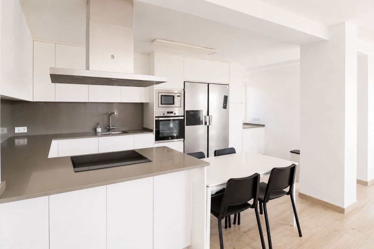 4 bedroom Penthouse for sale in La Linea de la Concepcion - € 375,000 (Ref: 9862392)