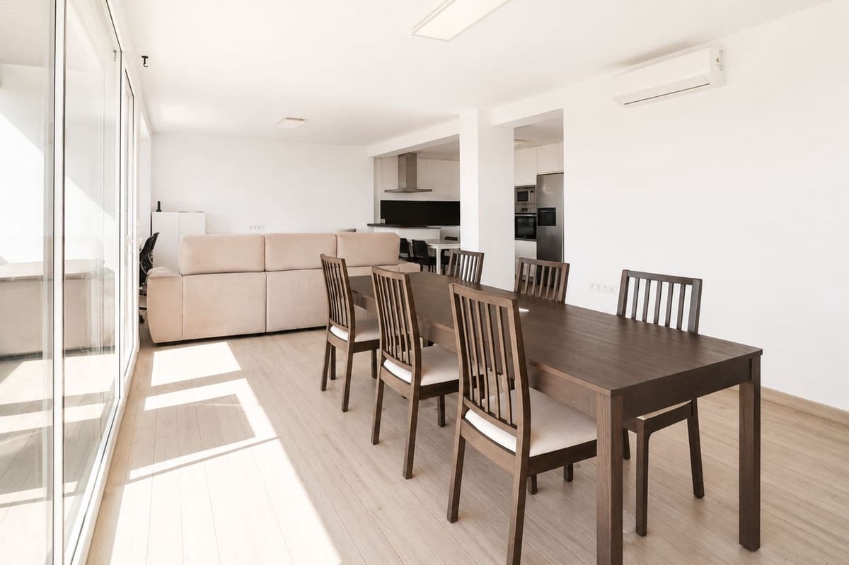 4 bedroom Penthouse for sale in La Linea de la Concepcion - € 375,000 (Ref: 9862392)