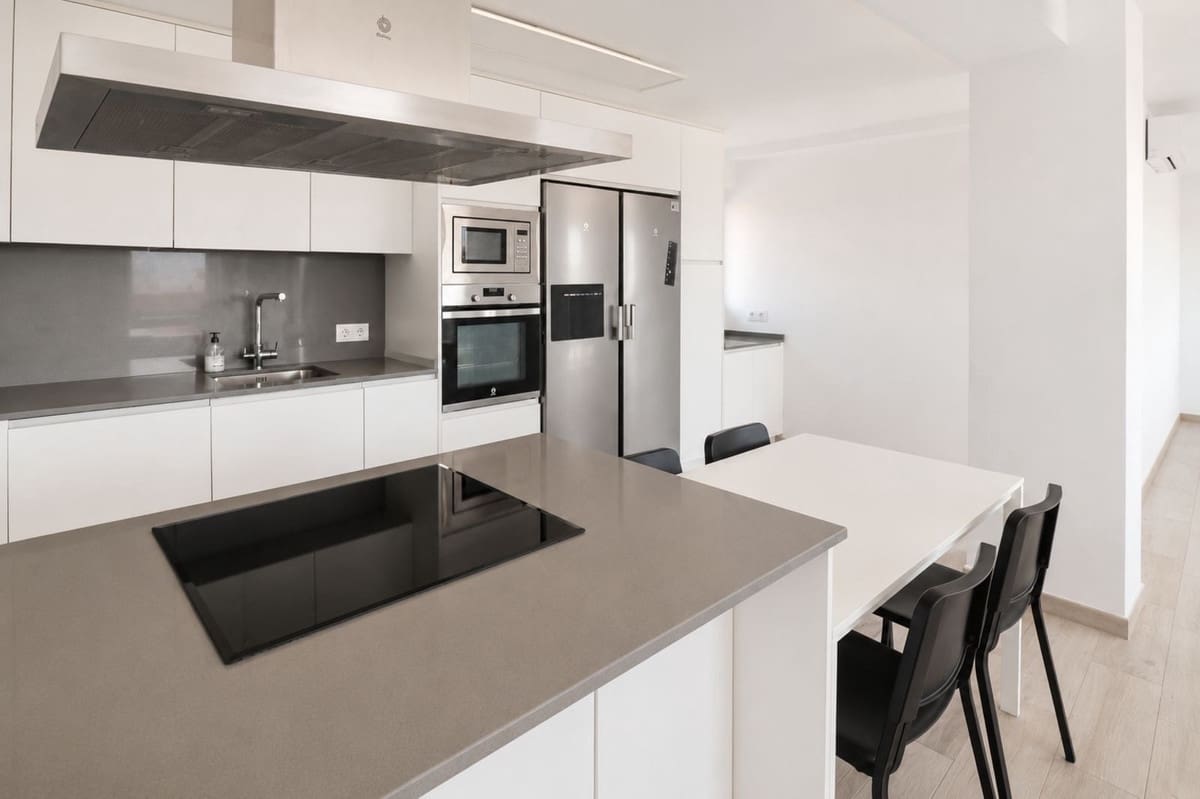 4 bedroom Penthouse for sale in La Linea de la Concepcion - € 375,000 (Ref: 9862392)