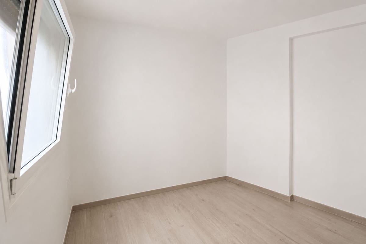 4 bedroom Penthouse for sale in La Linea de la Concepcion - € 375,000 (Ref: 9862392)