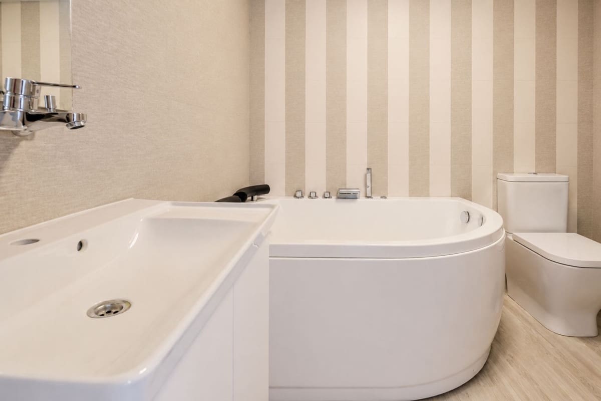 4 bedroom Penthouse for sale in La Linea de la Concepcion - € 375,000 (Ref: 9862392)