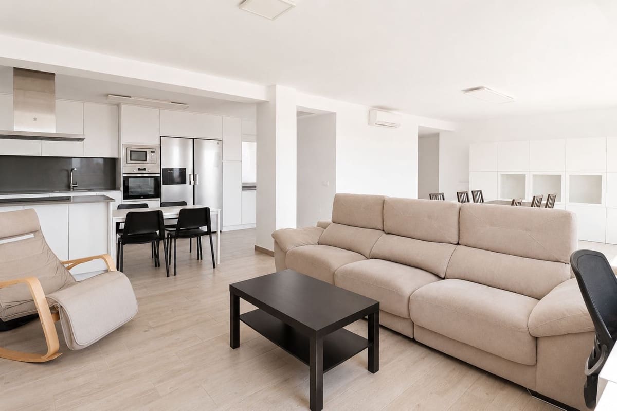 4 bedroom Penthouse for sale in La Linea de la Concepcion - € 375,000 (Ref: 9862392)