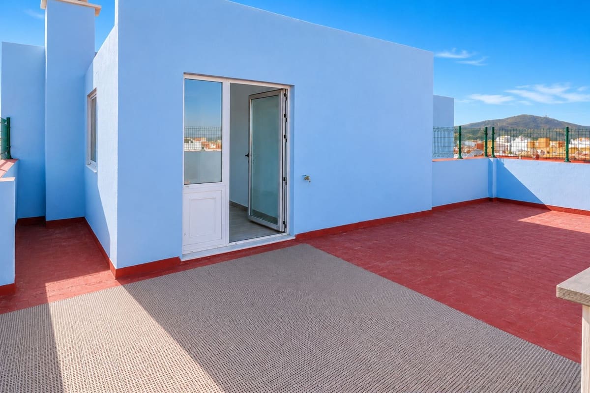4 bedroom Penthouse for sale in La Linea de la Concepcion - € 375,000 (Ref: 9862392)