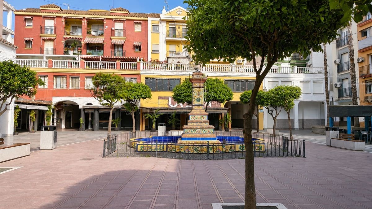 4 bedroom Penthouse for sale in La Linea de la Concepcion - € 375,000 (Ref: 9862392)