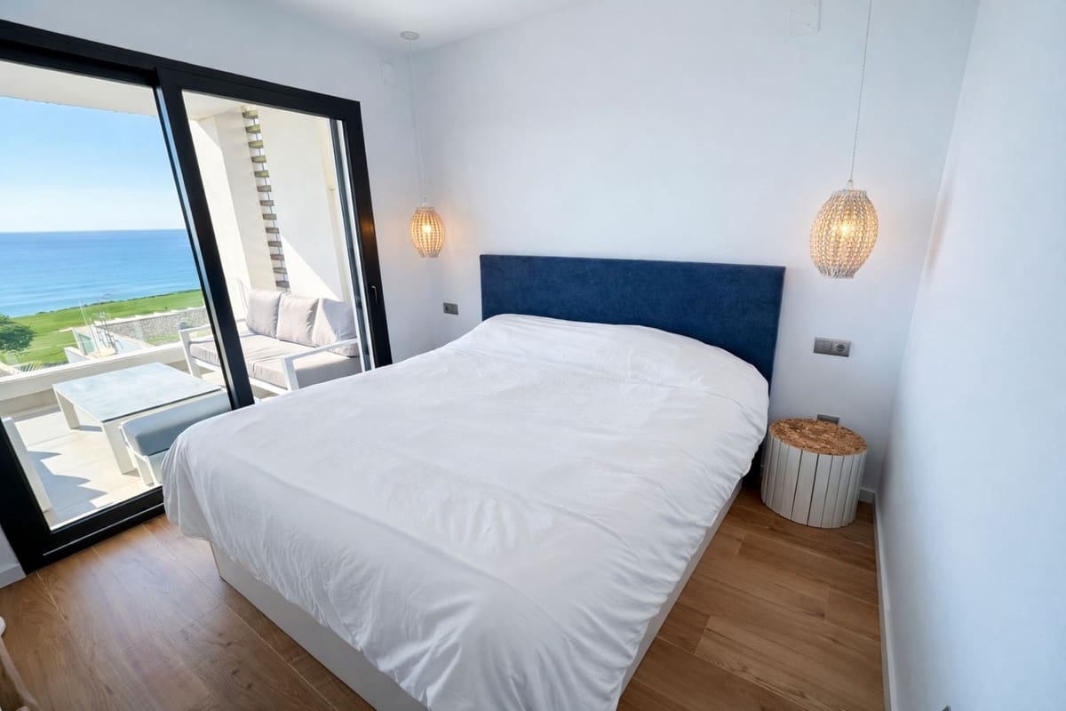 2 makuuhuone Ranta-asunto lomavuokrausta paikassa La Alcaidesa mukana uima-altaan 
autotalli - 1 020 € (Ref: 9923033)