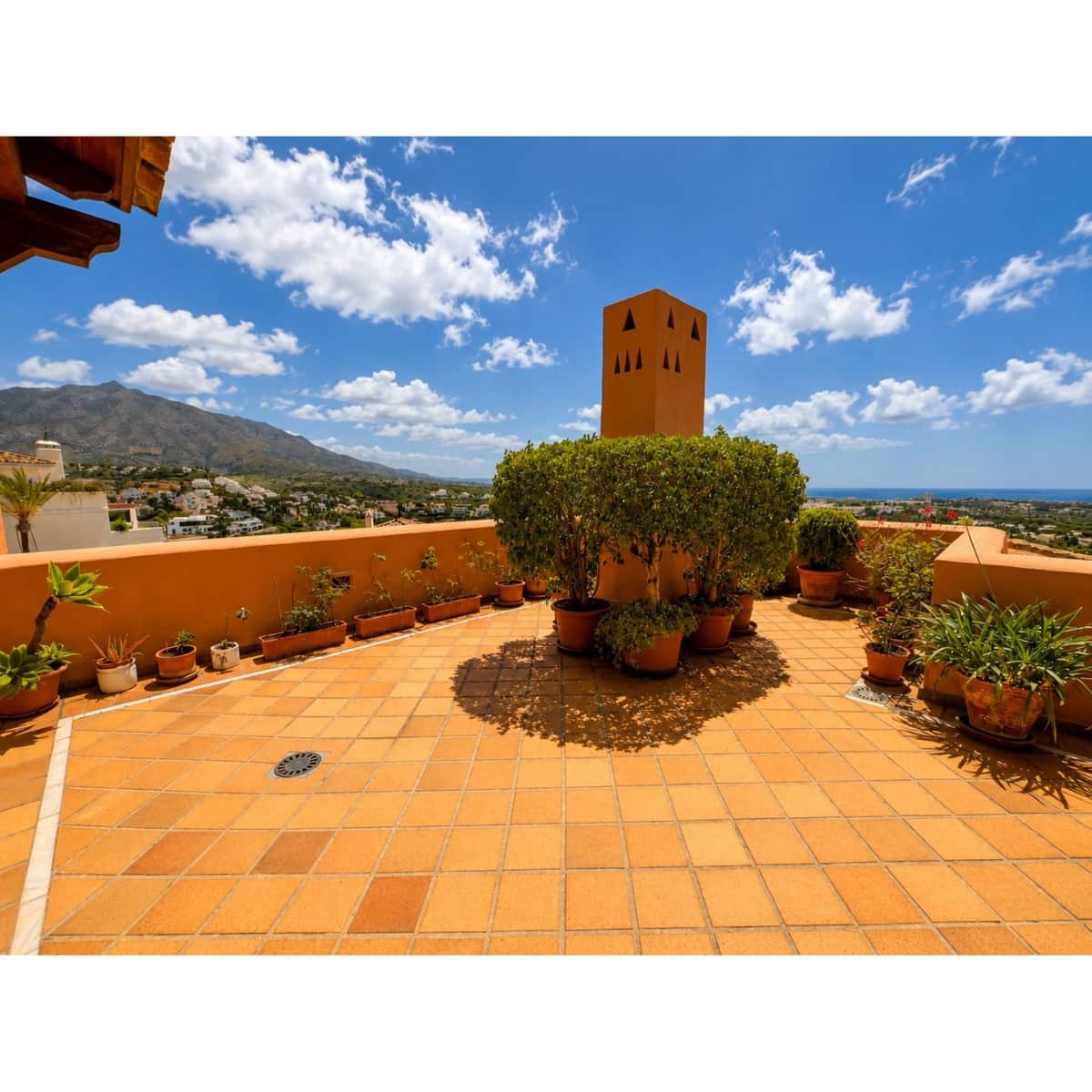 3 sypialnia Apartament na sprzedaż w Marbella z basenem - 1 950 000 € (Ref: 9928258)