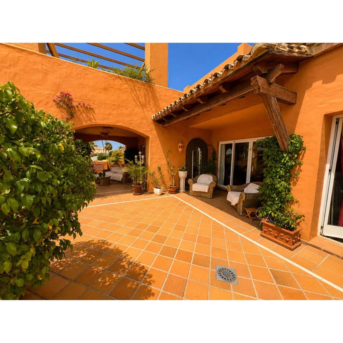 3 sypialnia Apartament na sprzedaż w Marbella z basenem - 1 950 000 € (Ref: 9928258)