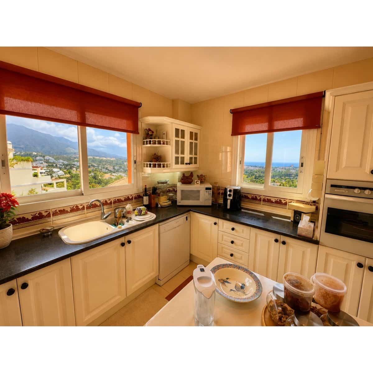 3 sypialnia Apartament na sprzedaż w Marbella z basenem - 1 950 000 € (Ref: 9928258)