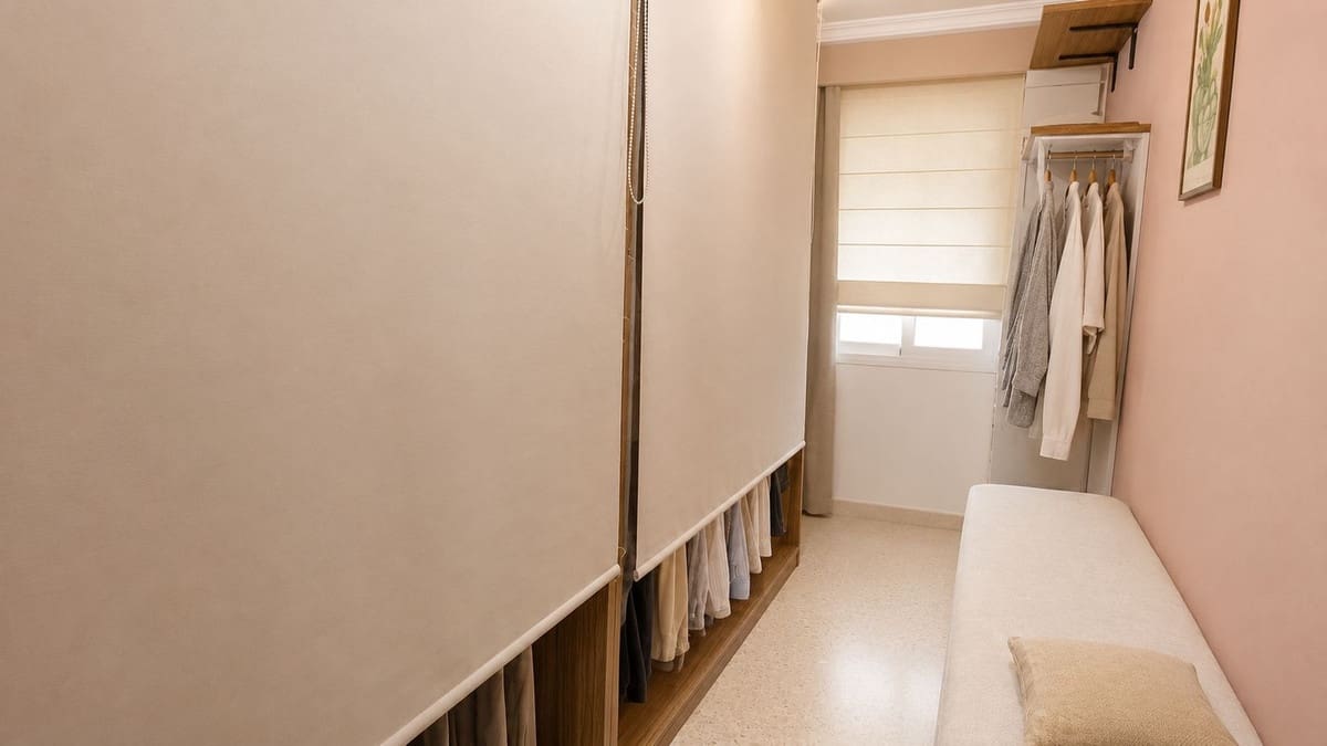 4 bedroom Townhouse for sale in La Linea de la Concepcion with garage - € 315,000 (Ref: 9935085)