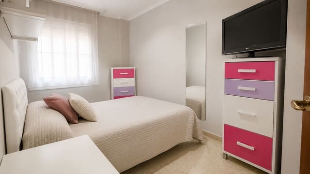 4 soveværelse Byhus til salg i Santa Bárbara - Ciudad Deportiva, La Línea de la Concepción med garage - € 315.000 (Ref: 9935085)