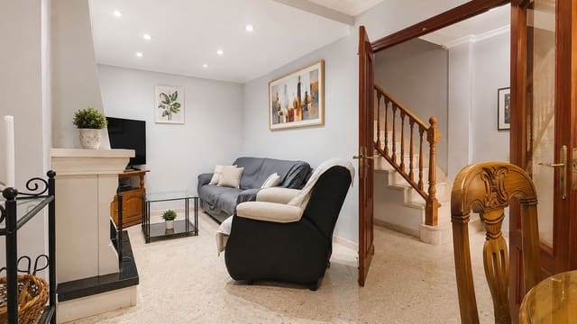 4 quarto Casa em Banda para venda em Santa Bárbara - Ciudad Deportiva, La Línea de la Concepción com garagem - 315 000 € (Ref: 9935085)