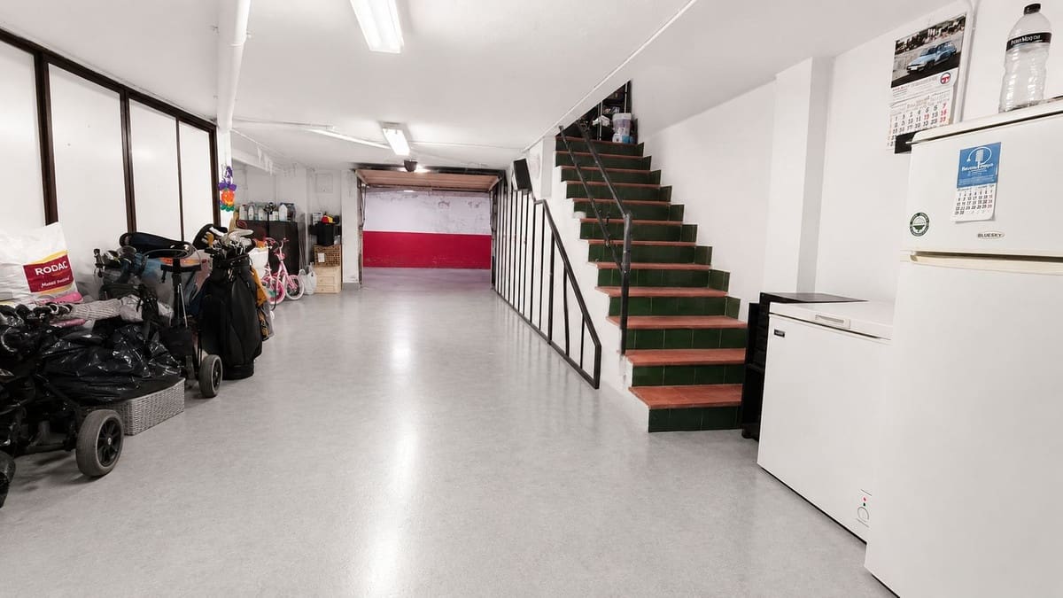 4 bedroom Townhouse for sale in La Linea de la Concepcion with garage - € 315,000 (Ref: 9935085)