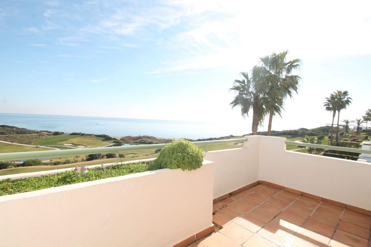 2 bedroom Apartment for rent in La Alcaidesa with pool garage - € 1,400 (Ref: 9985564)