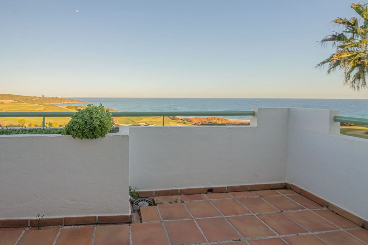 2 bedroom Apartment for rent in La Alcaidesa with pool garage - € 1,400 (Ref: 9985564)