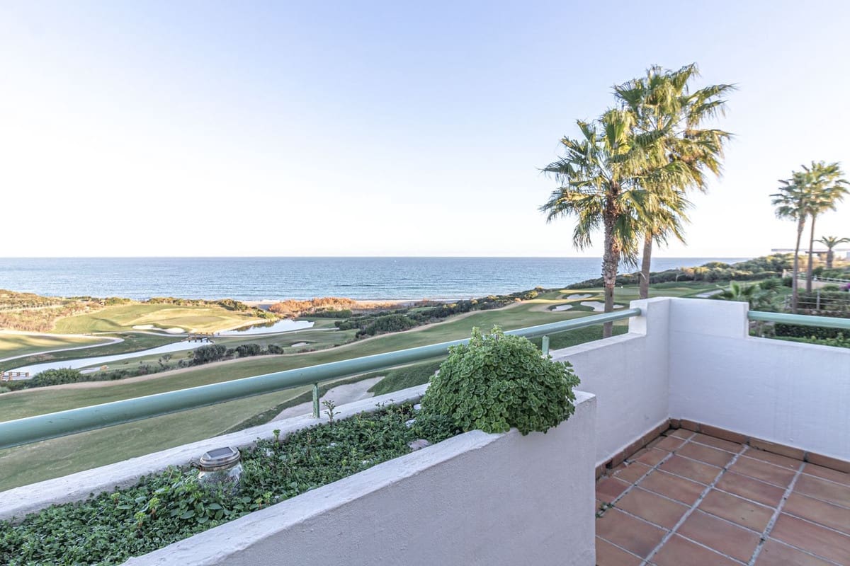 2 bedroom Apartment for rent in La Alcaidesa with pool garage - € 1,400 (Ref: 9985564)