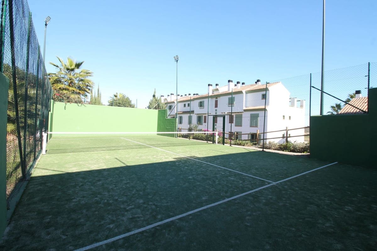 2 bedroom Apartment for rent in La Alcaidesa with pool garage - € 1,400 (Ref: 9985564)