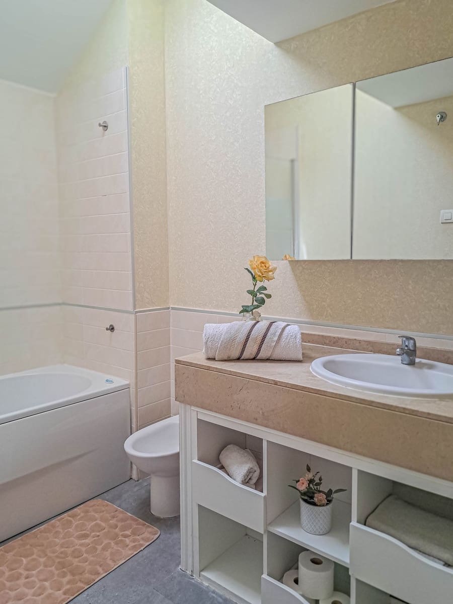 2 slaapkamer Penthouse te huur in La Alcaidesa met zwembad garage - € 1.100 (Ref: 9985565)