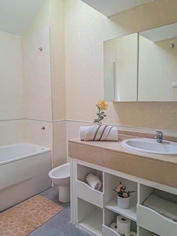 2 soverom Penthouse til leie i La Alcaidesa med svømmebasseng garasje - € 1 100 (Ref: 9985565)
