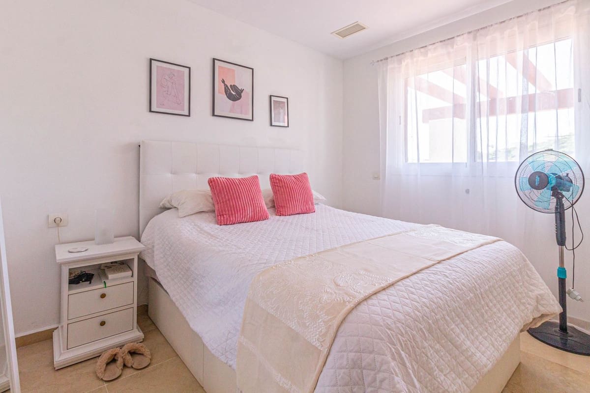 2 slaapkamer Penthouse te huur in La Alcaidesa met zwembad garage - € 1.100 (Ref: 9985565)