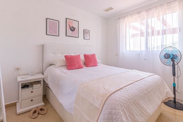 2 soverom Penthouse til leie i La Alcaidesa med svømmebasseng garasje - € 1 100 (Ref: 9985565)