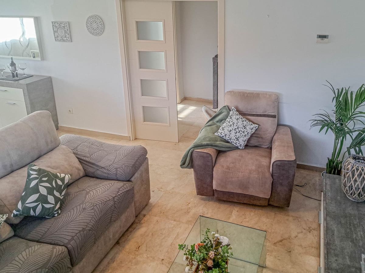 2 slaapkamer Penthouse te huur in La Alcaidesa met zwembad garage - € 1.100 (Ref: 9985565)