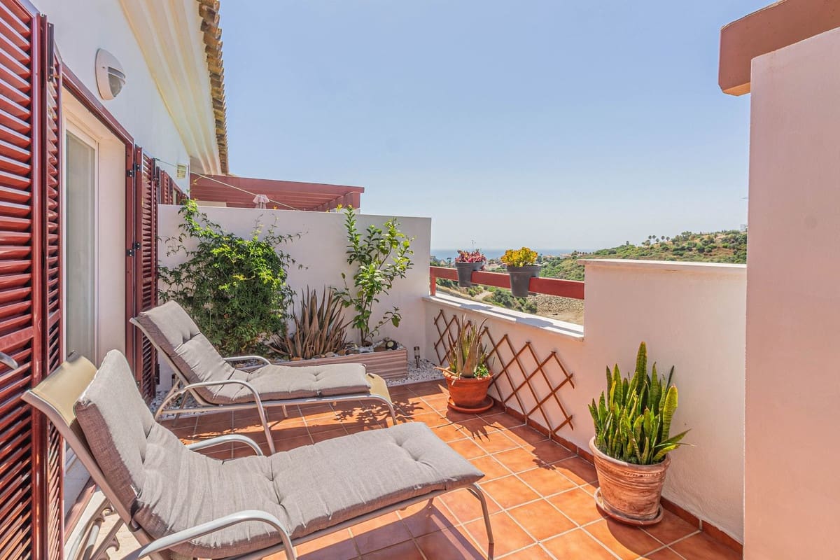 2 slaapkamer Penthouse te huur in La Alcaidesa met zwembad garage - € 1.100 (Ref: 9985565)